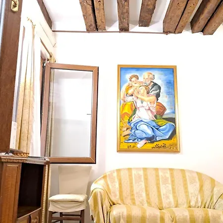 Rialto Laura דירה