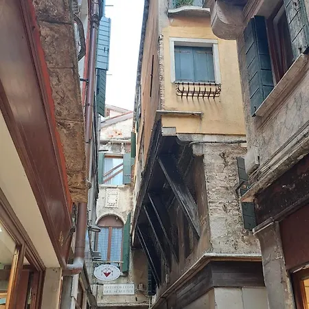 Rialto Laura