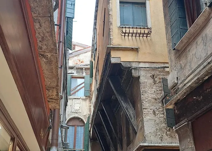 Rialto Laura